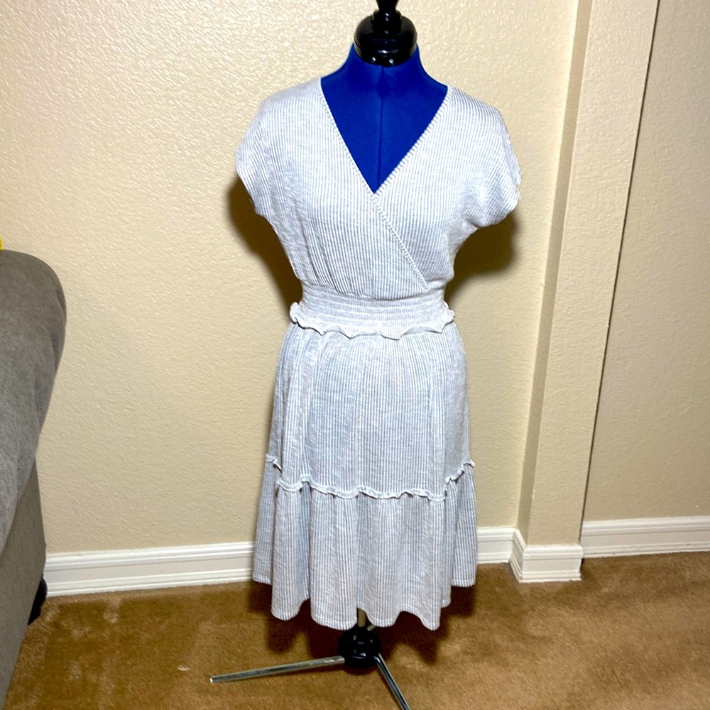 beautiful dress with short sleeves